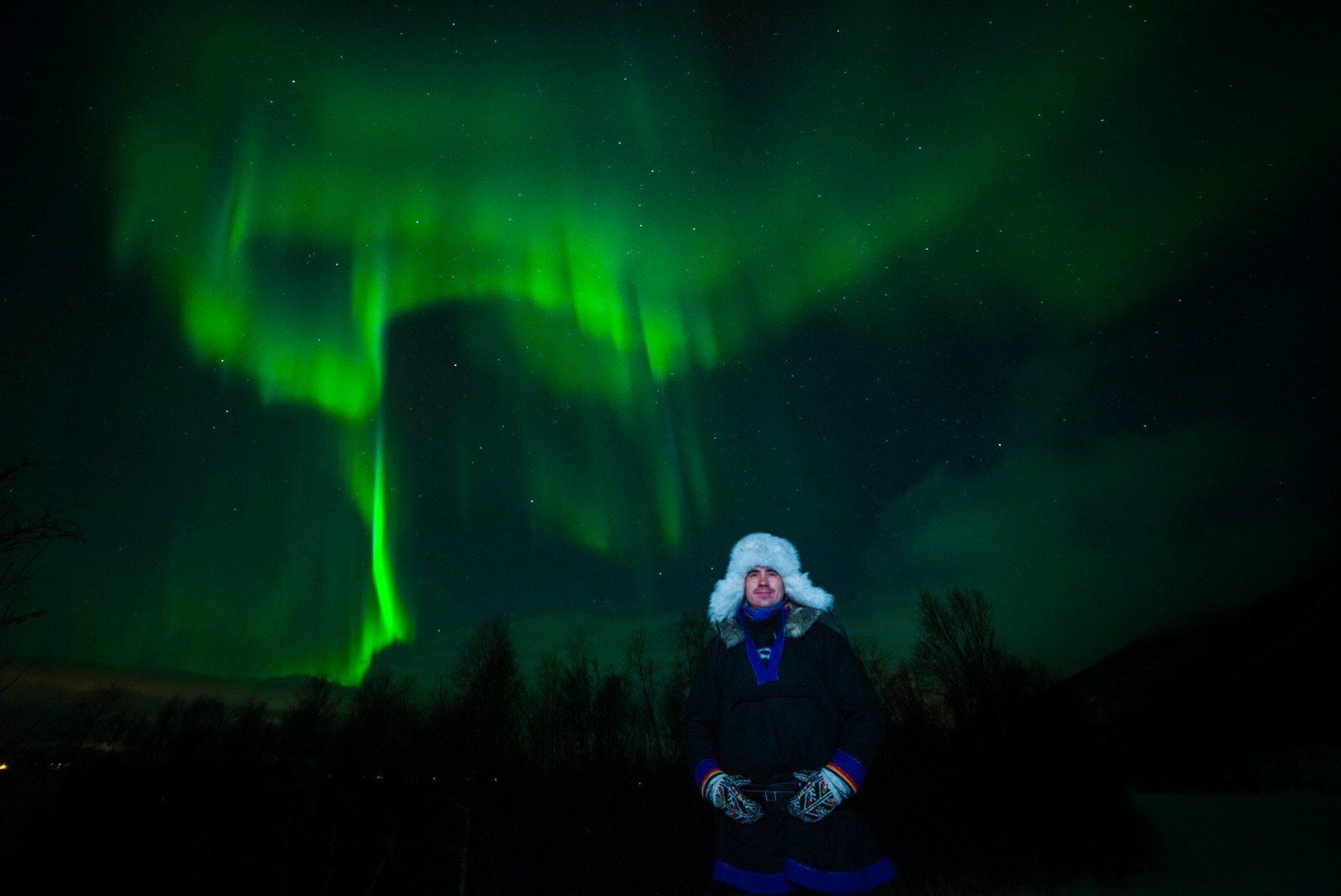 Northern lights over the mountains